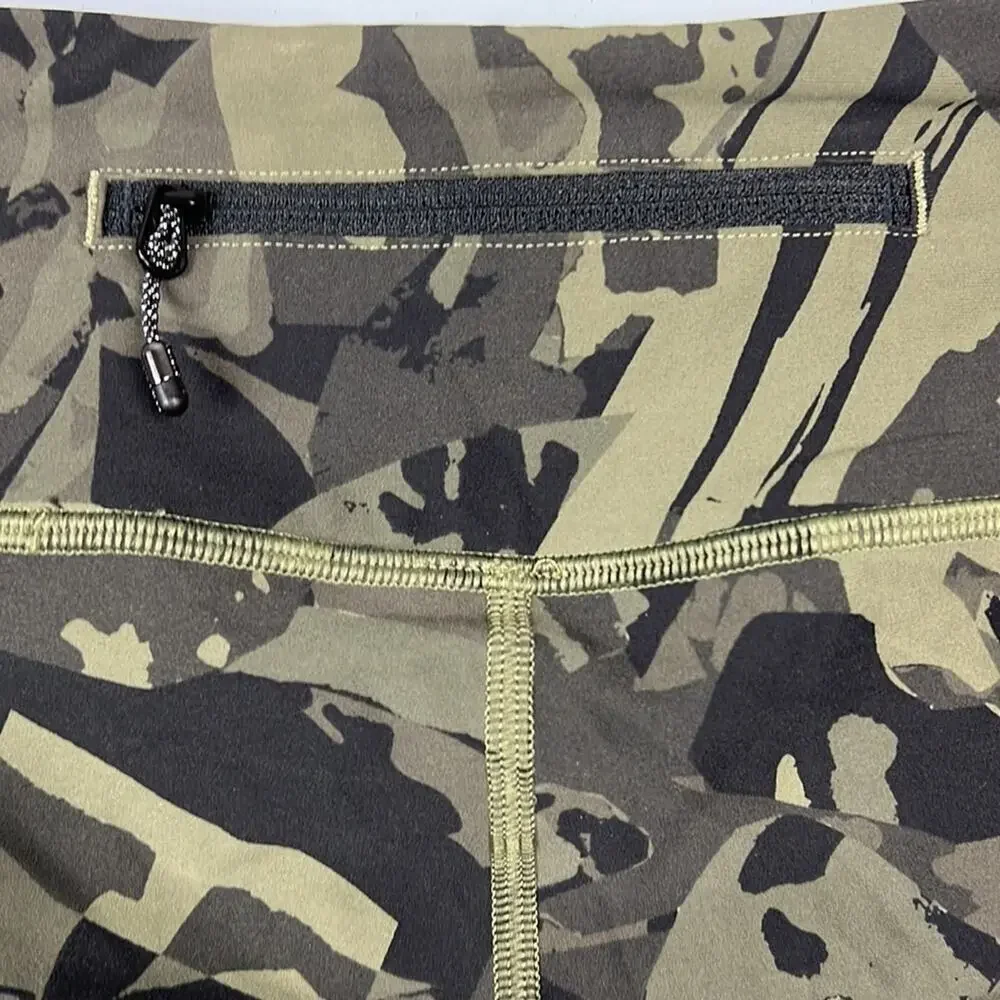 Lululemon Athletica Tight Stuff Camo Cropped Leggings size 2